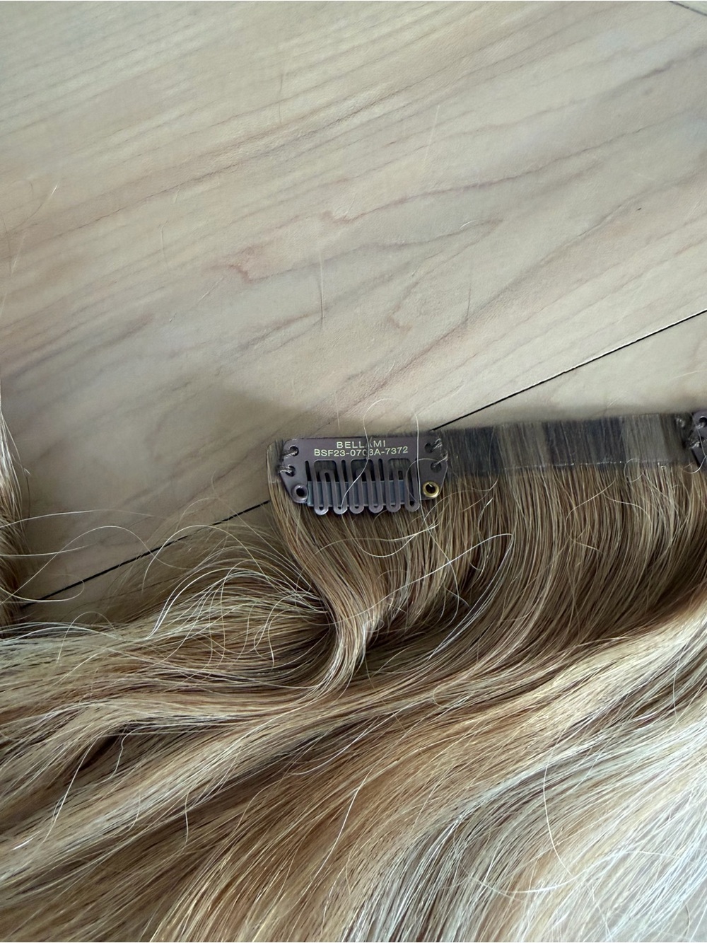 BELLAMI Silk Seam 22” 240g Clip-In Hair Extensions Vanilla Latte Highlight - Picture 3 of 5